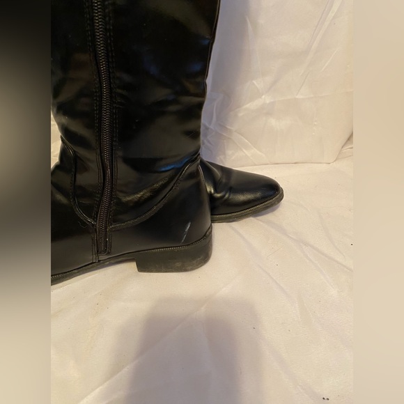 Black tall boots Size 6.5 will fit a size 7 - Picture 5 of 9